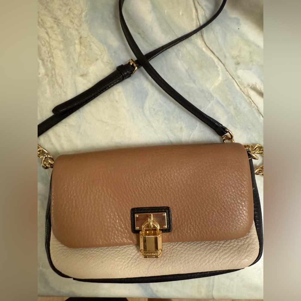 Calvin Klein color block tan and black crossbody purse with chain strap lock